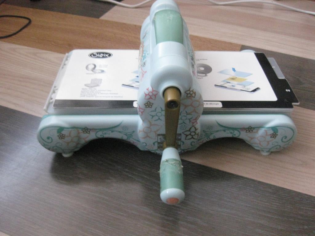 Sizzix snij- en embossingmachine Bigshot met veel mallen, Ophalen of Verzenden, Zo goed als nieuw, Overige thema's, Pons of Mal