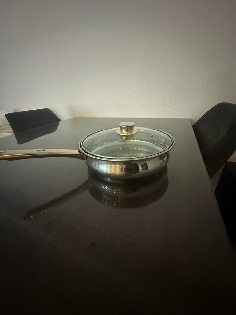 Nieuw pan 28 cm bieden, Ophalen of Verzenden, Zo goed als nieuw, Gietijzer, Koekenpan of Braadpan