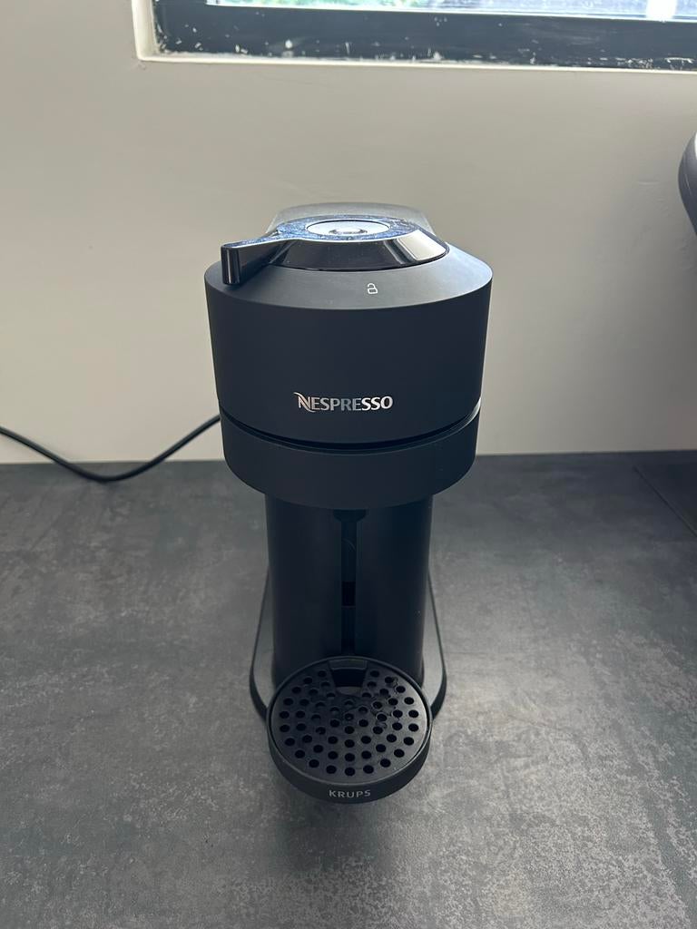 Nespresso Krups Vertuo Next koffiecupmachine, Ophalen, Gebruikt, Koffiemachine, Koffiepads en cups