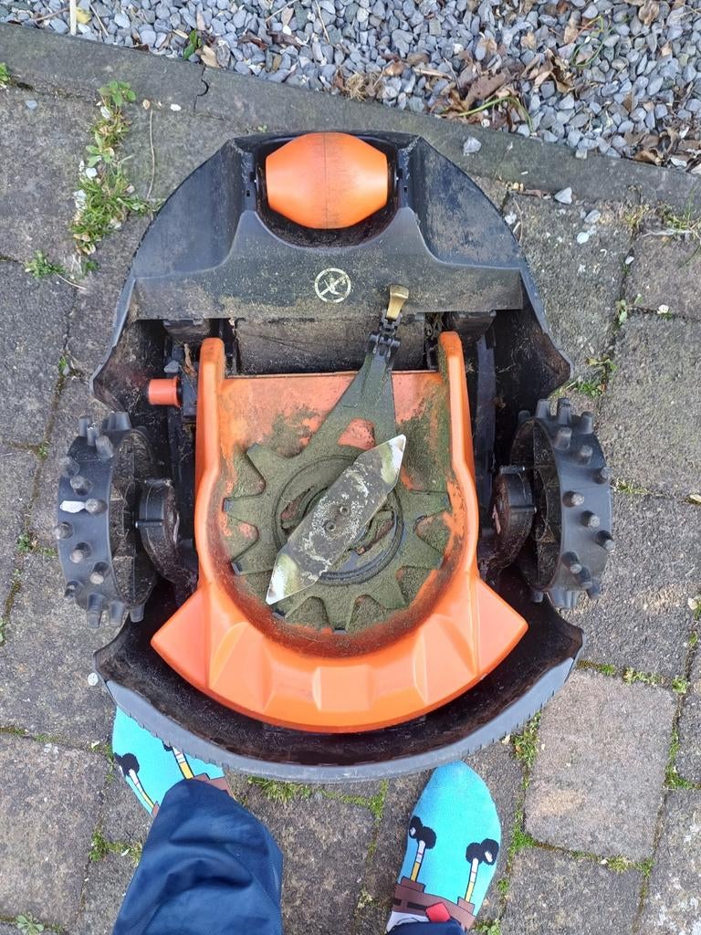 Black+Decker robot grasmaaier met nieuwe accu (klusser), Ophalen of Verzenden, Gebruikt, Black+Decker