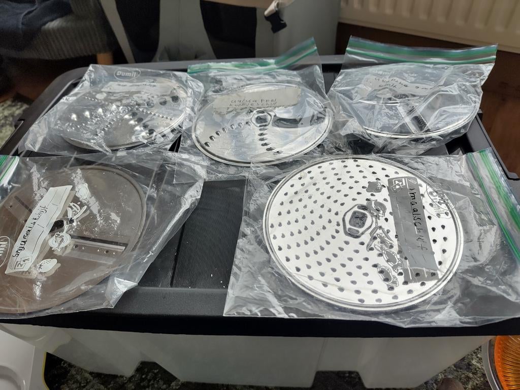 Goedwerkende keukenmachine in goede staat, 4 liter of meer, Ophalen, Zo goed als nieuw, 3 snelheden of meer