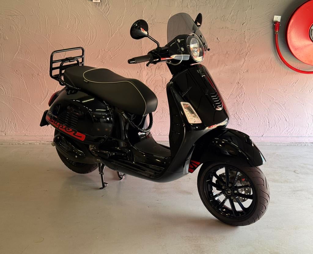 Vespa GTS 300 I.E. | 6171km | Unieke staat |, Ophalen, Zo goed als nieuw