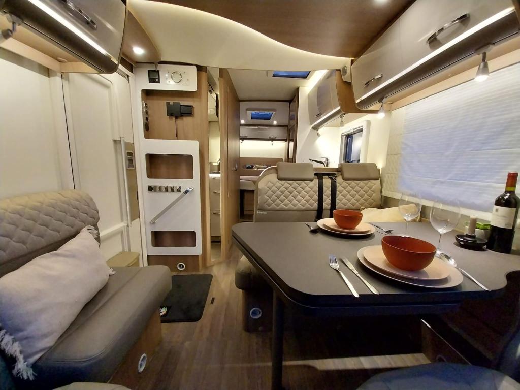 Luxe Bürstner Lyseo 734 TD me, Caravans en Kamperen, Campers, Niet ingevuld, Koelkast, Ringverwarming, Fiat