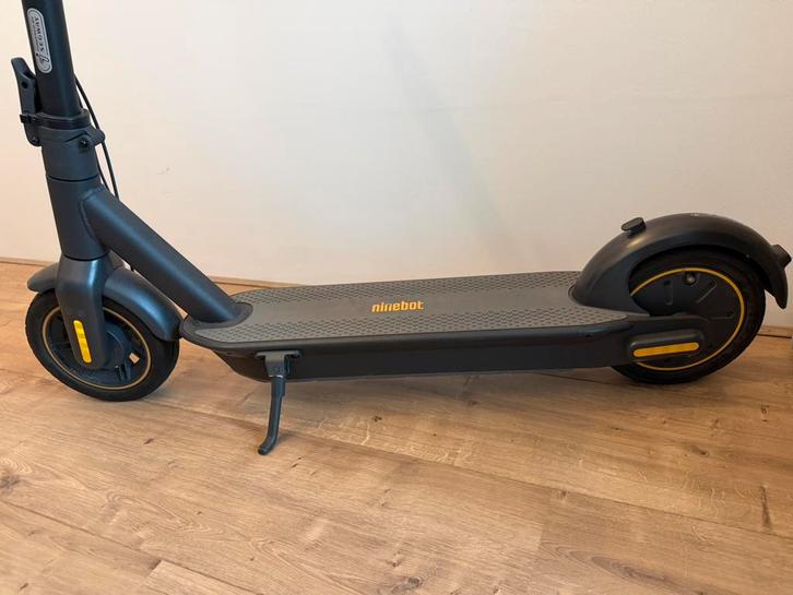 Segway Ninebot max G30 pro 30km/u 55km en 1 zadel, Fietsen en Brommers, Steps, Zo goed als nieuw, Elektrische step (E-scooter)