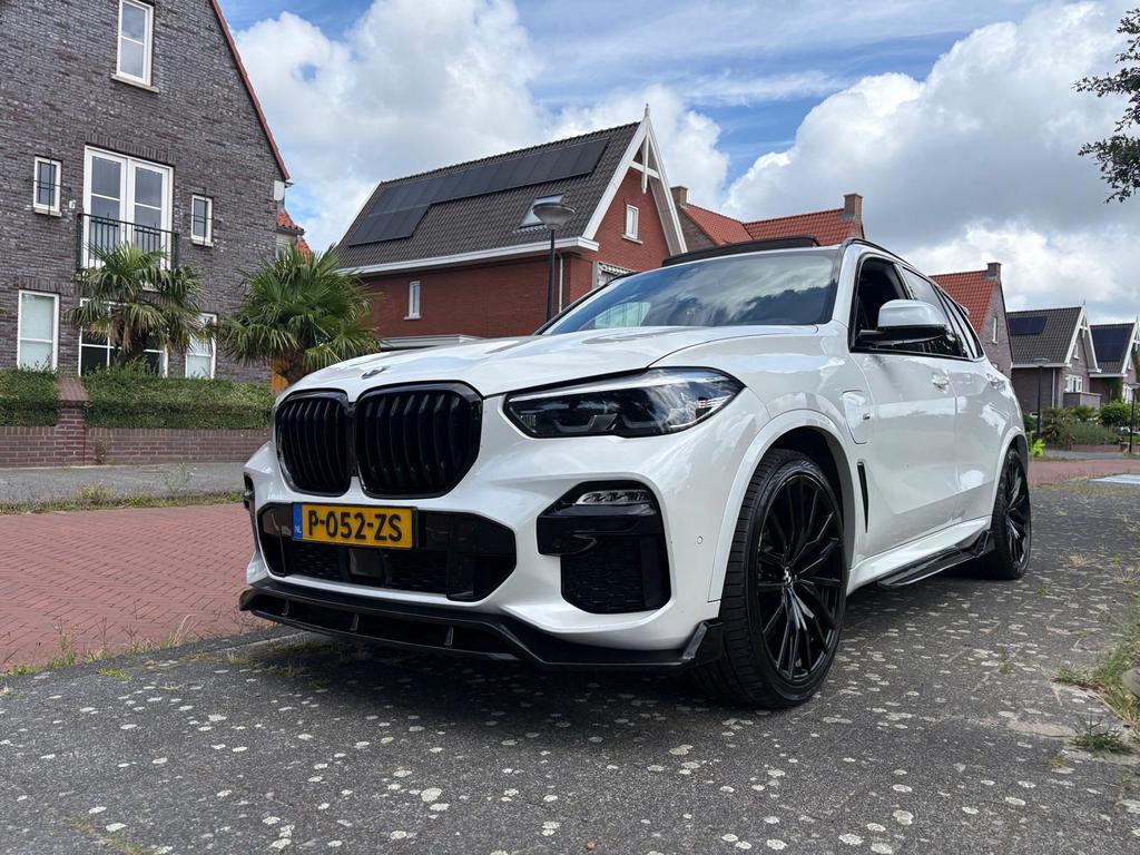 KOOPJE! BMW X5 xDrive45e 394pk M Sport | Plug-in Hybrid, Auto's, BMW, 394 pk, Wit, 2410 kg, Vierwielaandrijving