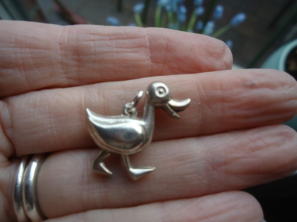 mooie echt zilveren bedel/hanger leuke eend gemerkt, Ophalen of Verzenden, Zo goed als nieuw, Zilver, Overige merken