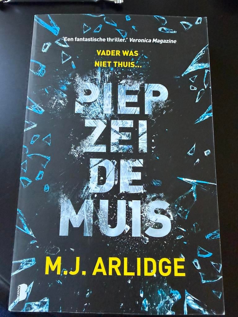 M.J. Arlidge - Piep zei de muis, Boeken, Ophalen of Verzenden, Zo goed als nieuw, M.J. Arlidge