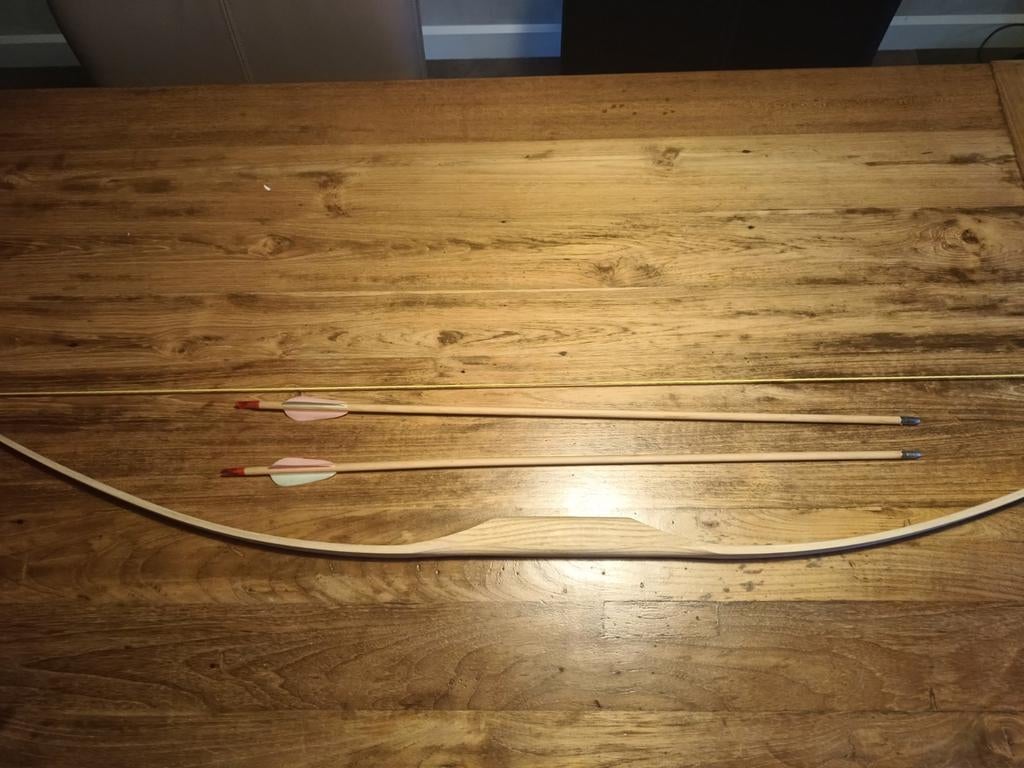 Houten boog uit 1 stuk hout gemaakt met twee pijlen -, Ophalen, Gebruikt, Longbow