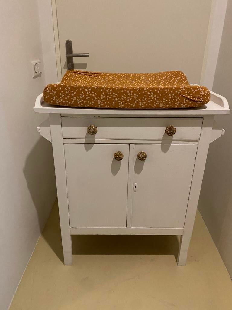Leuke ruim 60 jaar oude commode, Kinderen en Baby's, Kinderkamer | Commodes en Kasten, Ophalen, 50 tot 70 cm, 90 tot 105 cm, 100 cm of meer