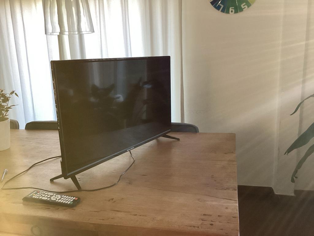 Salora 2100 series, Overige merken, LED, 50 Hz, Zo goed als nieuw