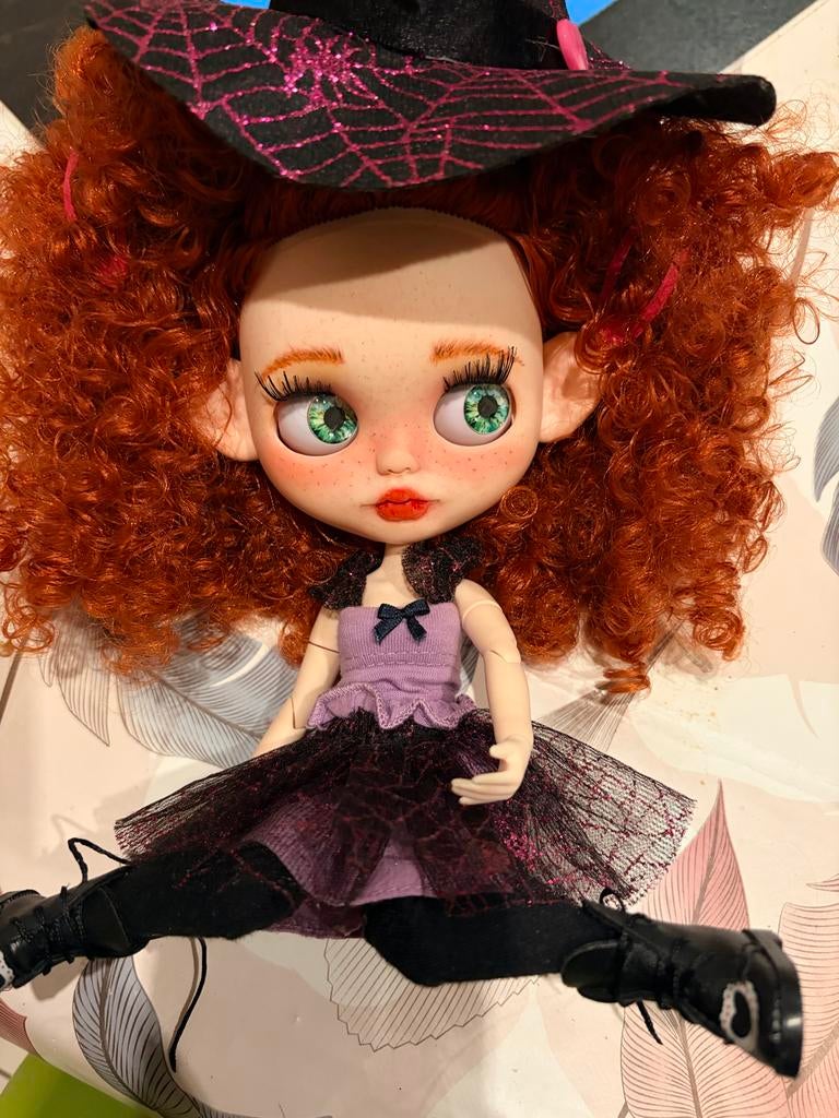 Blythe popje met rood haar en unieke gezichtsdetails, Ophalen of Verzenden, Gebruikt, Overige typen