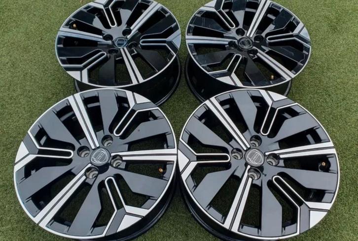 Nieuwe velgen Lancia Ypsilon 2024, 17 inch, Auto-onderdelen, Banden en Velgen, Velg(en), Zomerbanden, 17 inch, 205 mm, Personenwagen