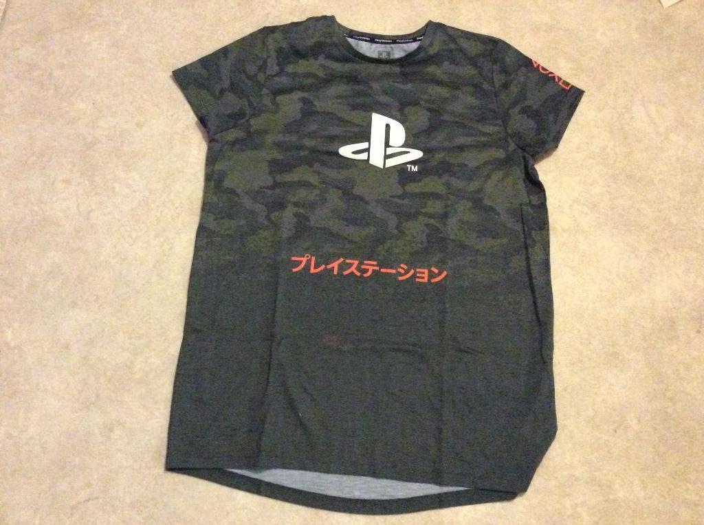 Playstation official licensed shirt maat 158. camo. relief, Kinderen en Baby's, Kinderkleding | Maat 158, Playstation, Ophalen of Verzenden