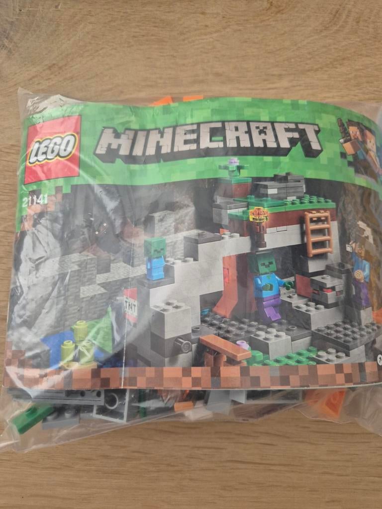 Lego Minecraft 21141 De Zombie Grot - Compleet, Ophalen of Verzenden, Zo goed als nieuw, Complete set, Lego