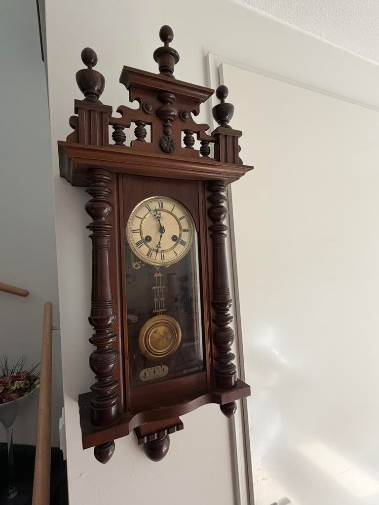 OUDE KLOK COMPLEET MET SLEUTEL LOOPT EN SLAAT, Ophalen of Verzenden