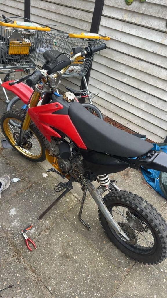 Pitbike 140cc - Ontstekingsensor defect, achterband aan verv, Fietsen en Brommers, Minibikes, Midibikes en Pitbikes, Ophalen, Gebruikt