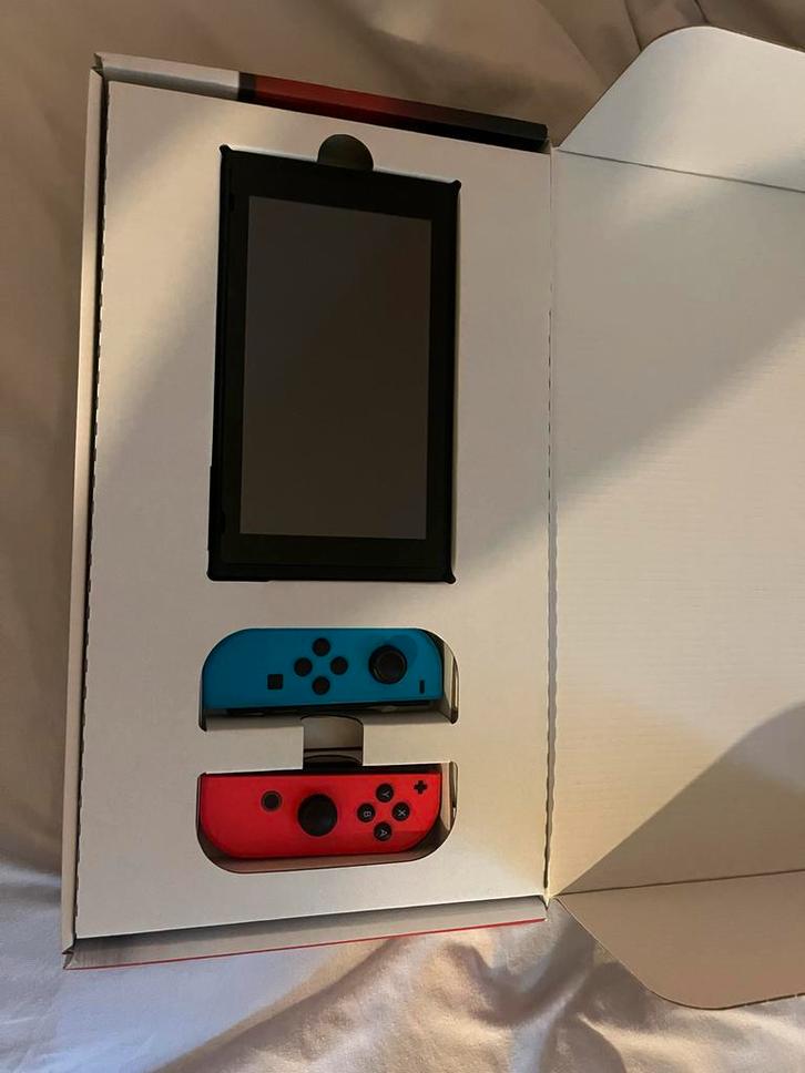 Nintendo Switch met Zelda Case, Spelcomputers en Games, Games | Nintendo Switch, Gebruikt, Avontuur en Actie, 1 speler, Vanaf 7 jaar