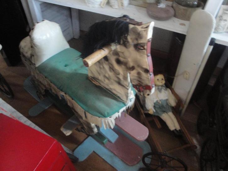 antiek hobbelpaard met mooie pop OPRUIMING, Antiek en Kunst, Antiek | Speelgoed, Ophalen of Verzenden