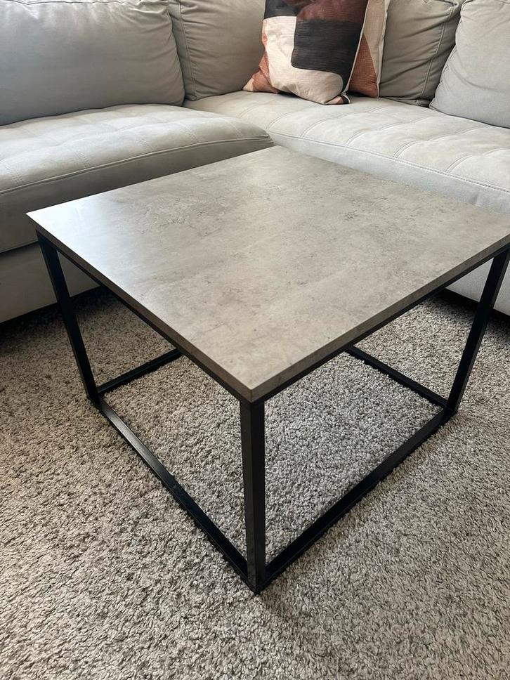 Moderne salon tafel met grijs marmeren blad, Huis en Inrichting, Tafels | Salontafels, Zo goed als nieuw, Minder dan 50 cm, 50 tot 100 cm