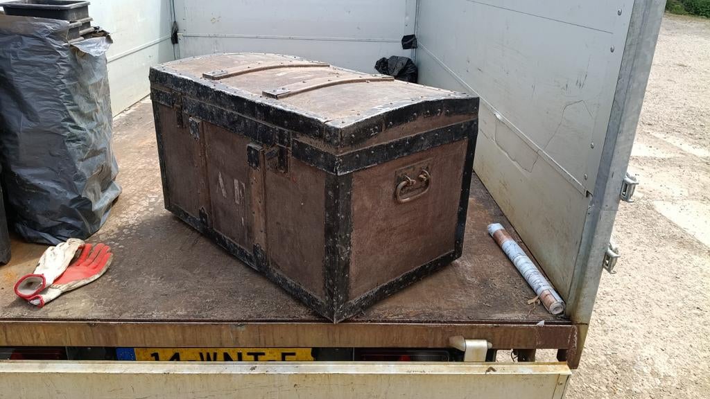Antieke kledingkist, Ophalen, Landmacht, Nederland