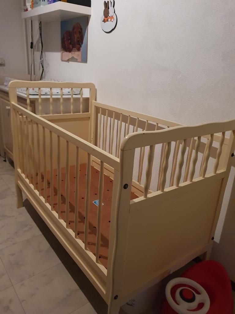 Ledikant voor Baby - Crèmekleurig, Kinderen en Baby's, Babywiegjes en Ledikanten, Ophalen, Gebruikt
