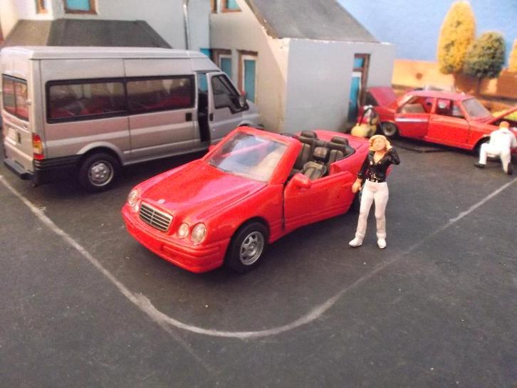 1/43 Mercedes Benz A208 CLK Klasse Cabrio Cararama rood, Hobby en Vrije tijd, Modelauto's | 1:43, Nieuw, Auto, Overige merken