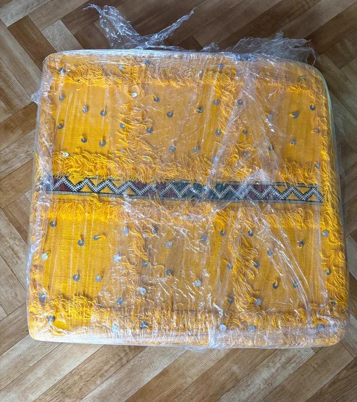 Handgemaakt oranje Marokkaans poef, Huis en Inrichting, Banken | Voetenbanken en Poefen, Nieuw, 50 tot 75 cm, 50 tot 75 cm, Rechthoekig