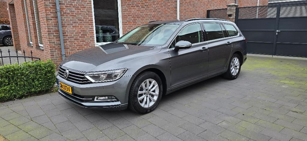 Volkswagen Passat 1.4 TSI 110kW Variant 2017 + 8 alu-velgen, Auto's, Volkswagen, Stof, Euro 6, 4 cilinders, Grijs