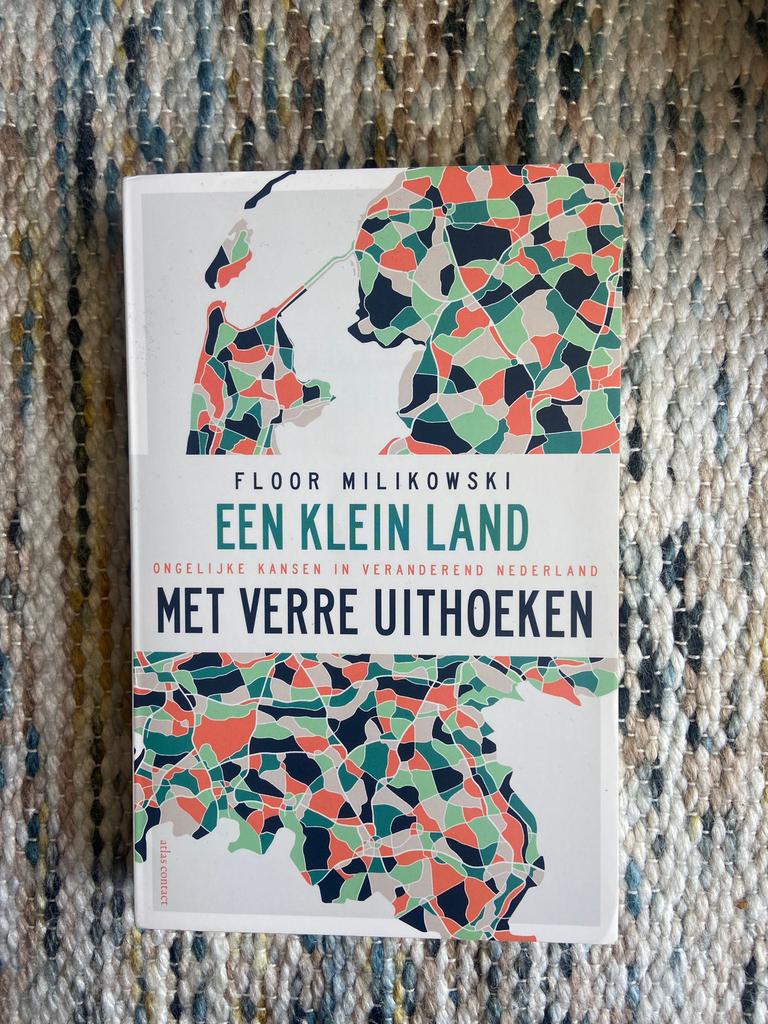 Floor Milikowski - Een klein land met verre uithoeken, Boeken, Sociale wetenschap, Zo goed als nieuw, Ophalen, Floor Milikowski