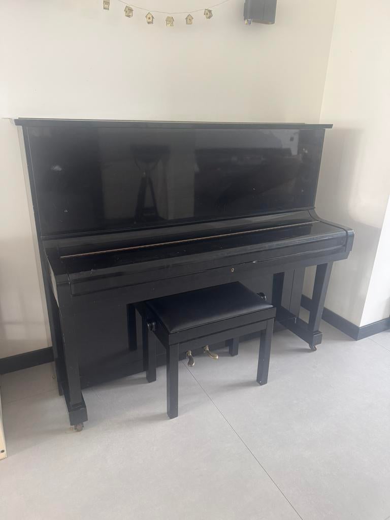 Zwarte piano gratis af te halen, Muziek en Instrumenten, Piano's, Ophalen, Zo goed als nieuw, Zwart