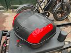 UNIVERSELE TOPKOFFER MOTORKOFFER 46L VOOR 2 HELMEN, Motoren, Ophalen, Zo goed als nieuw