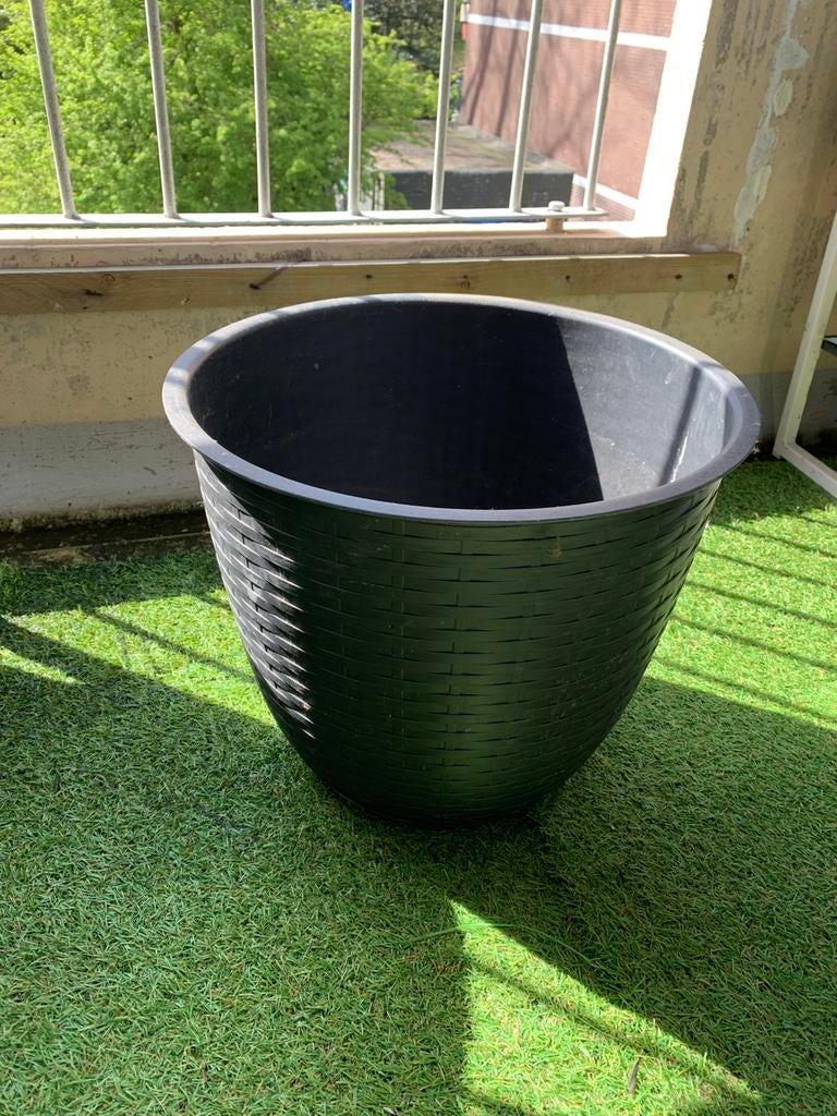 Grote zwarte kunststof bloempot, 26 liter, Tuin en Terras, Bloempotten, Ophalen, Kunststof, Rond, Zo goed als nieuw