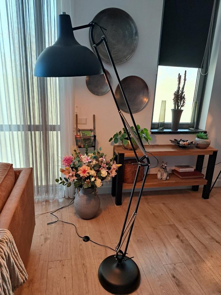 Zwarte Vloerlamp met Verstelbare Arm - Industrieel Design, Industrieel, Modern, Ophalen of Verzenden, Zo goed als nieuw, Metaal