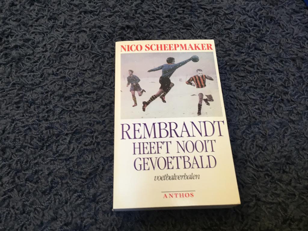 Rembrandt heeft nooit gevoetbald  Nico Scheepmaker, Ophalen of Verzenden, Zo goed als nieuw, Lopen en Fietsen
