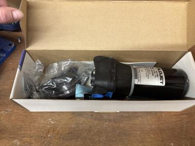 Flojet Quad series membraam pomp 12V, Watersport en Boten, Bootonderdelen, Gebruikt