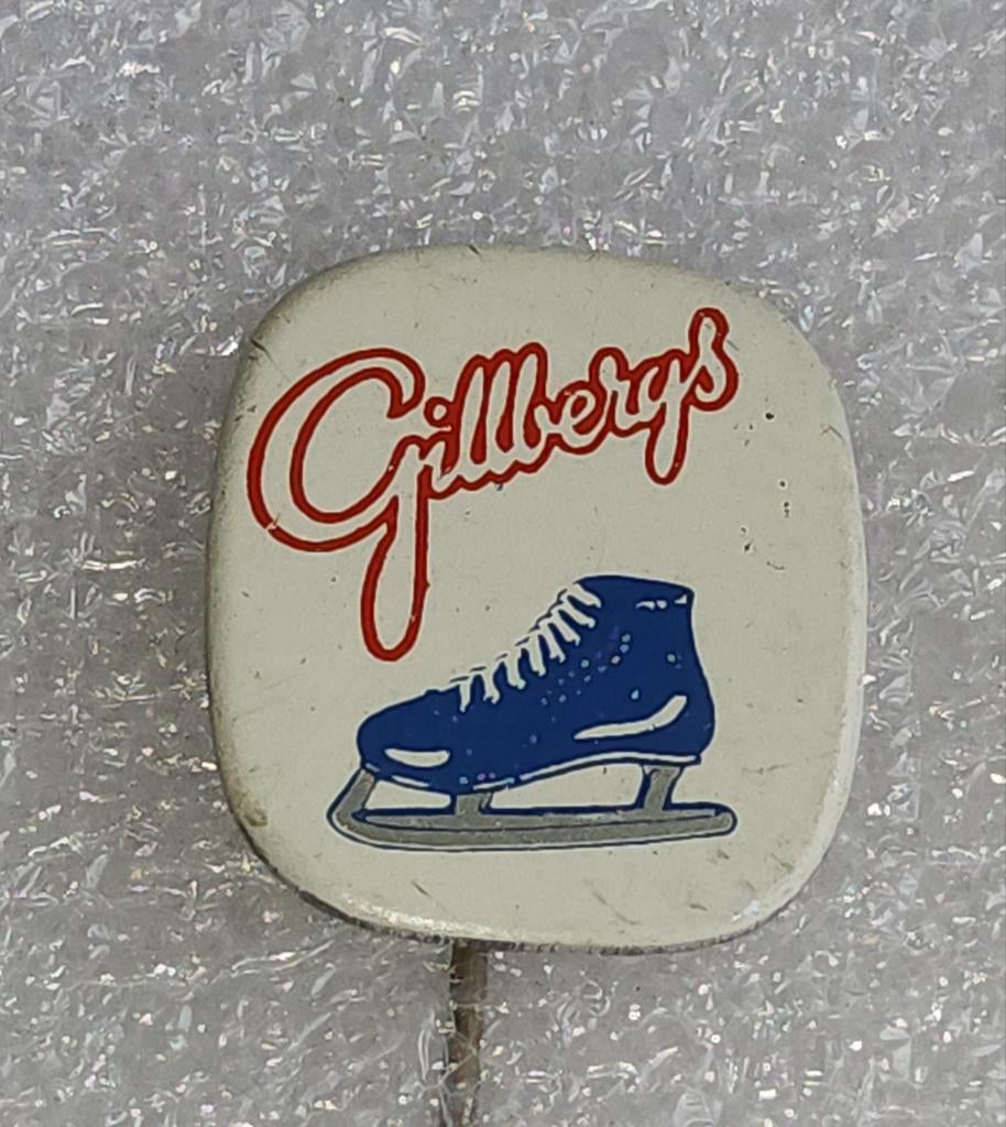 Vintage Speldje Gillbergs Schaatsen, Verzamelen, Speldjes, Pins en Buttons, Ophalen of Verzenden, Gebruikt, Sport, Speldje of Pin