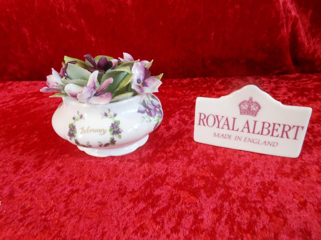Royal Albert bloemstuk Flowers of the month, Verzamelen, Porselein, Kristal en Bestek, Ophalen of Verzenden, Zo goed als nieuw