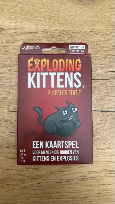 Exploding Kittens - 2 Speler Editie, Hobby en Vrije tijd, Gezelschapsspellen | Kaartspellen, Nieuw, Een of twee spelers, Ophalen of Verzenden
