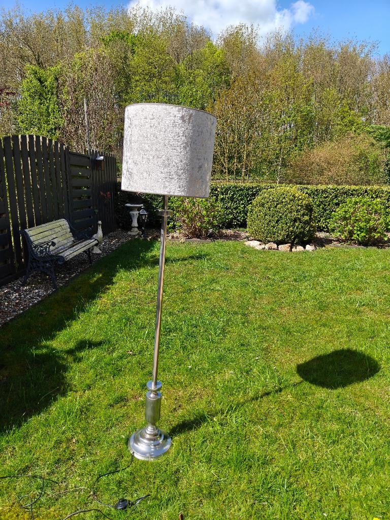 Gratis zilveren stalamp met kap 1.70m, Ophalen, Zo goed als nieuw, Kunststof, 150 tot 200 cm