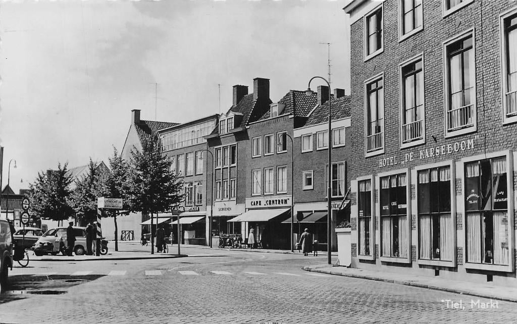 Tiel Markt met winkels (uitgave 1958), Ophalen of Verzenden, 1940 tot 1960, Ongelopen, Gelderland