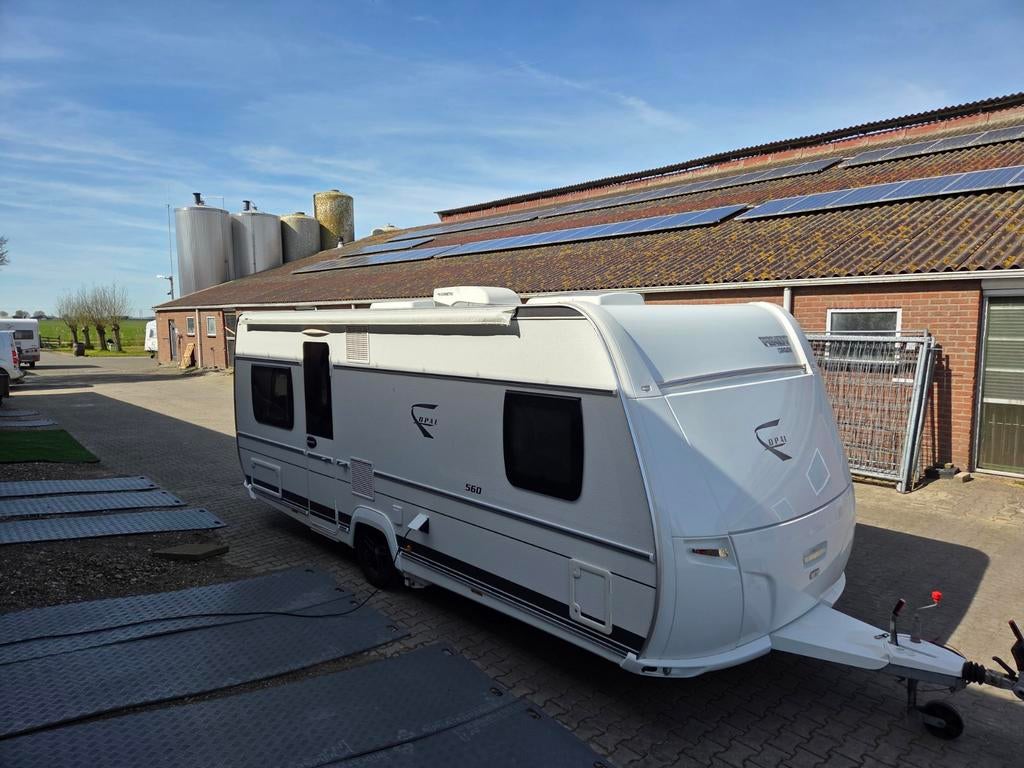 Fendt 560 srf  opal ,bj 2019 ,airco,mover,luifel, Schokbreker, Rondzit, Particulier, Vast bed