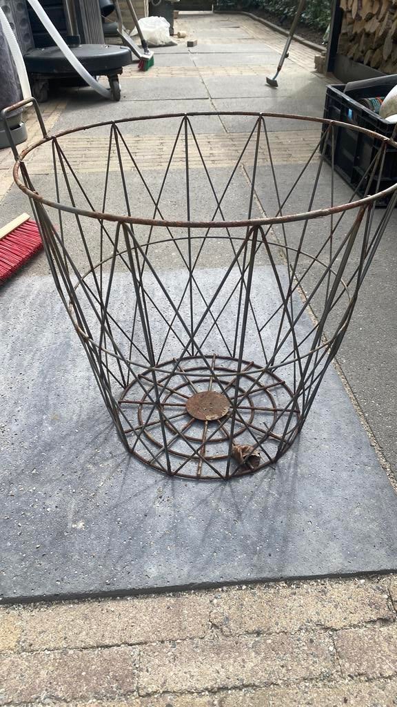 Gratis ijzeren mand - mand houtmand, Ophalen, Zo goed als nieuw, Rond, Riet