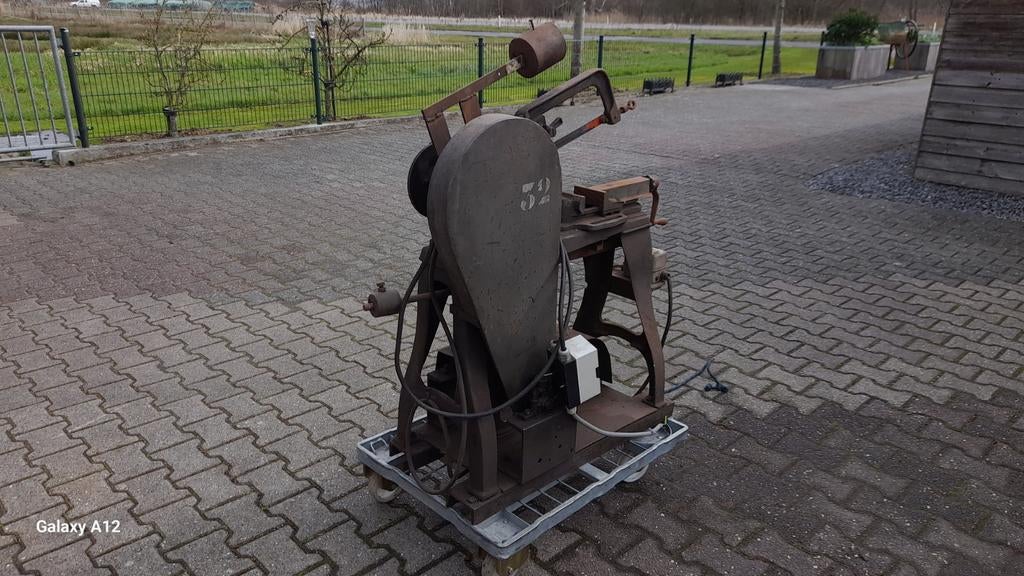 Beugelzaag machine 380 volt metaalzaagmachine