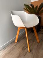 1 Design stoel wit met houten poten, Huis en Inrichting, Stoelen, Ophalen, Zo goed als nieuw, Wit, Eén