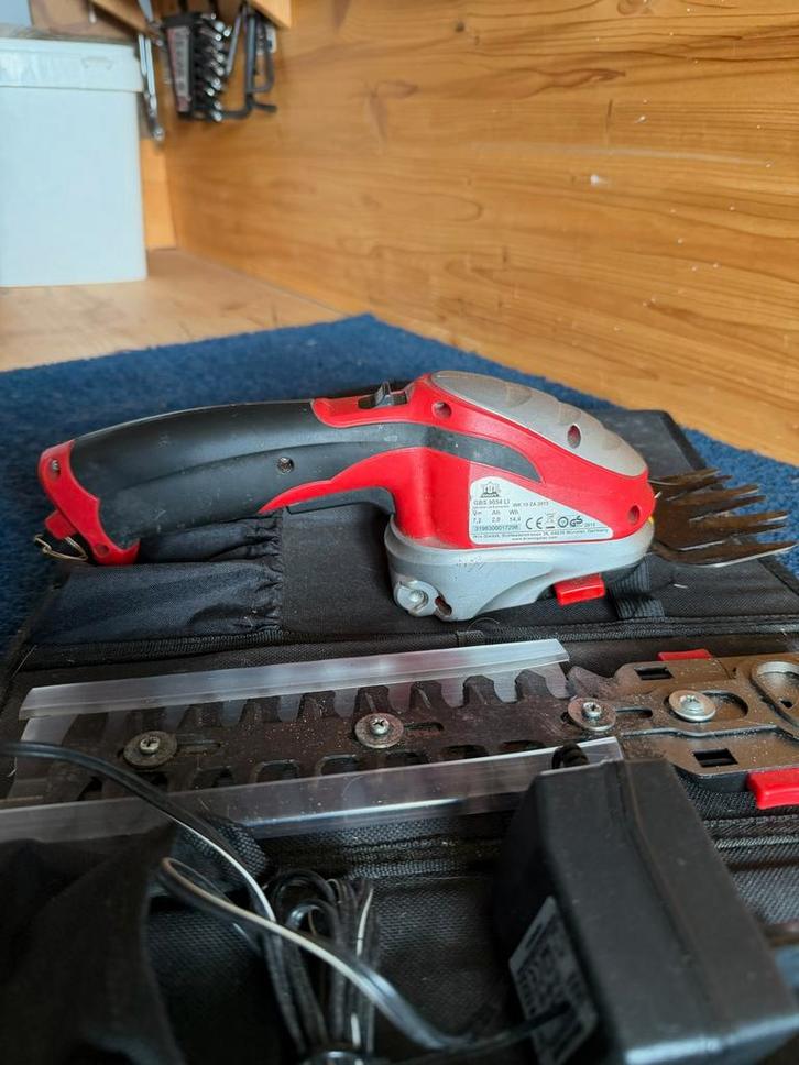 Heggenschaar, Tuin en Terras, Heggenscharen, Zo goed als nieuw, Accu, Ophalen of Verzenden