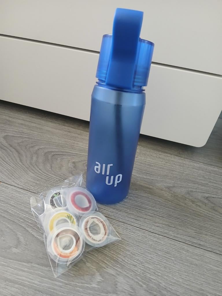 Donkerblauwe Airup met 5 gratis pods, Sport en Fitness, Bidons, Ophalen of Verzenden, Zo goed als nieuw