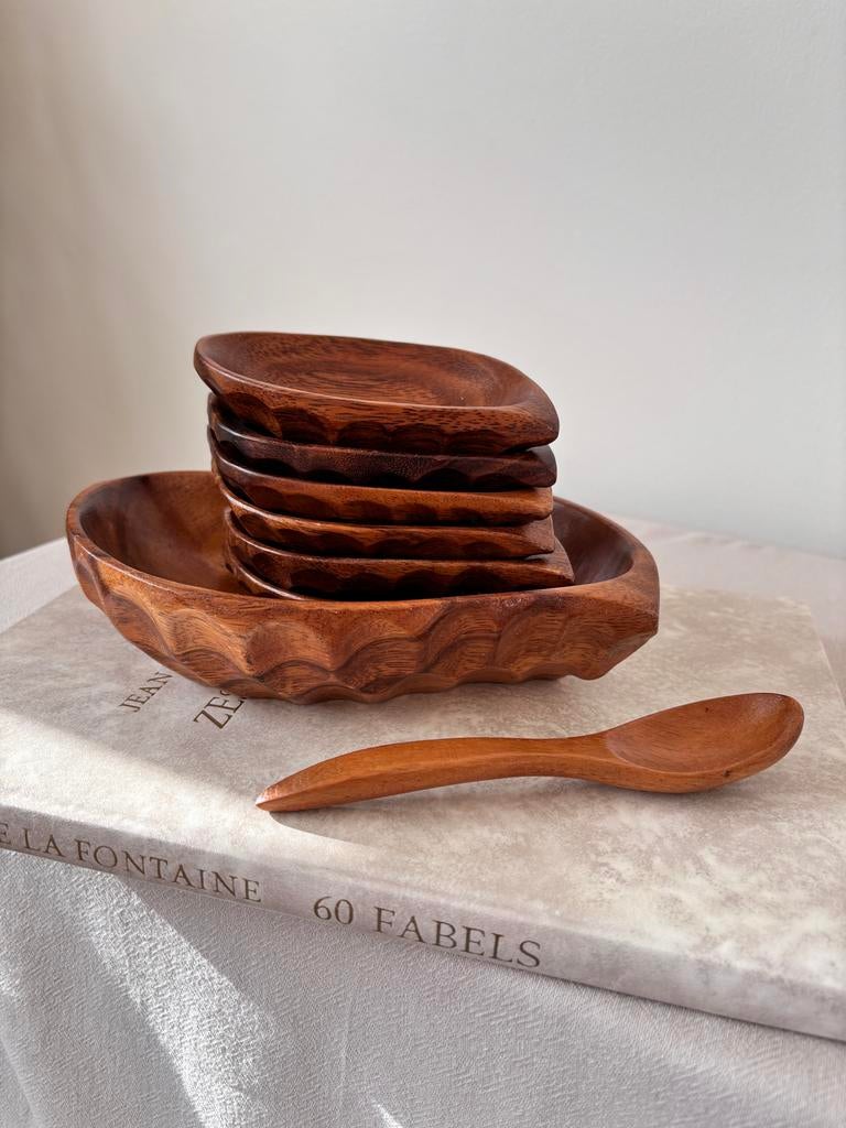 Vintage houten serveerset / pindaset | Monkey Pod schaal, Gebruikt, Schaal, Ophalen of Verzenden, Overige vormen
