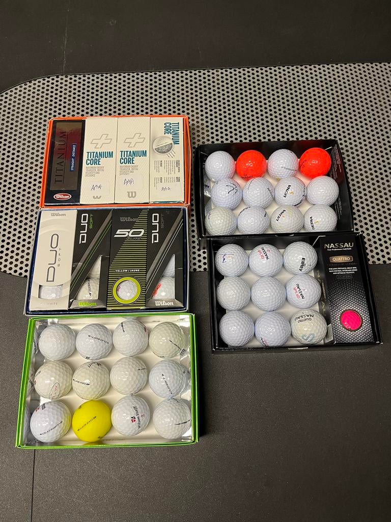 Gebruikte Wilson Staff en Nassau golfballen, AAAA kwaliteit, Ophalen of Verzenden, Gebruikt, Bal(len), Overige merken