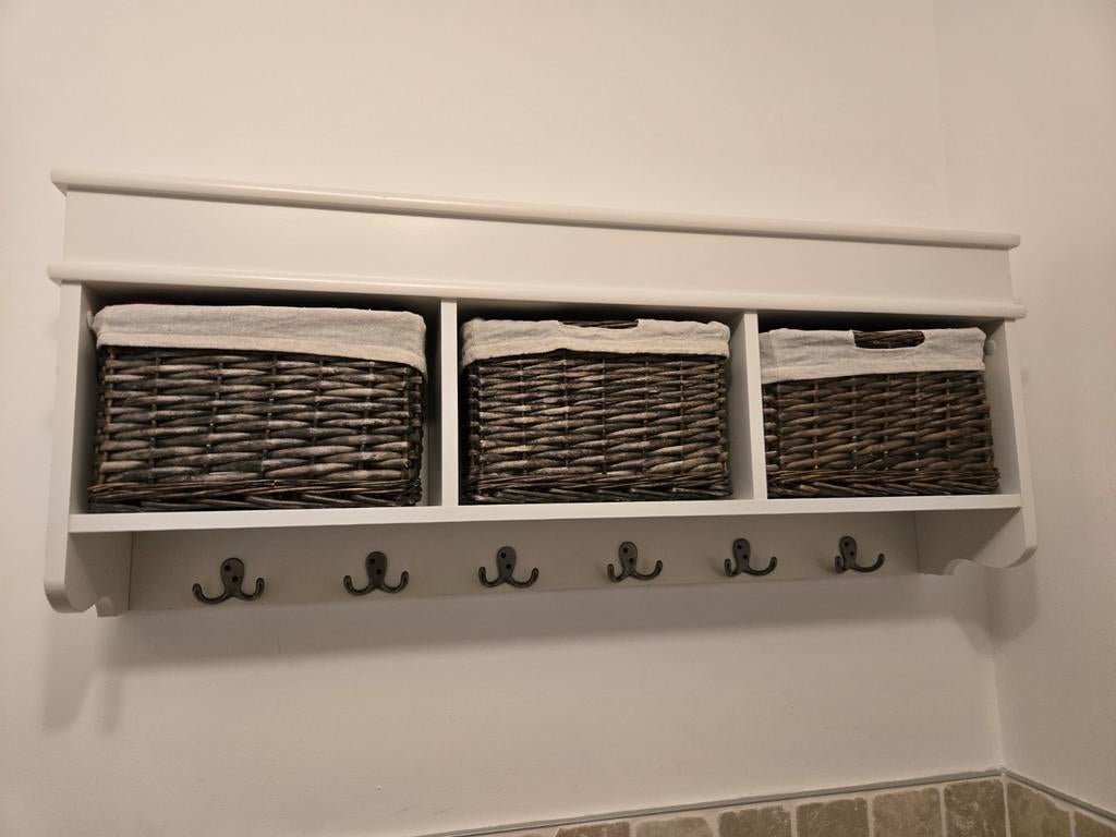 Witte wandkapstok met opbergmanden en haken, Wandkapstok, Gebruikt, Ophalen of Verzenden, Minder dan 100 cm