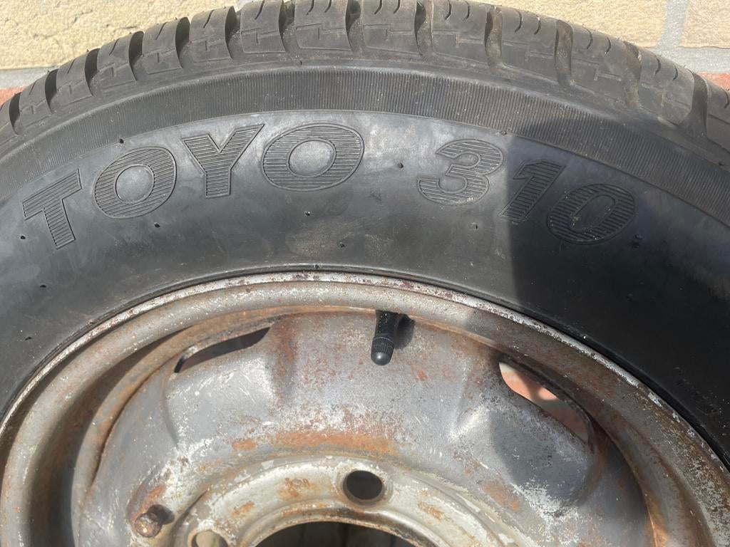 Saab 96: banden, bodemplaat, wieldoppen met vliegtuiglogo, Ophalen, Band(en), Zomerbanden, 15 inch